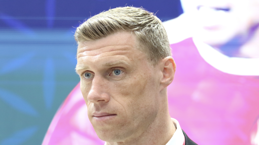 Погребняк встречается с 18-летней студенткой