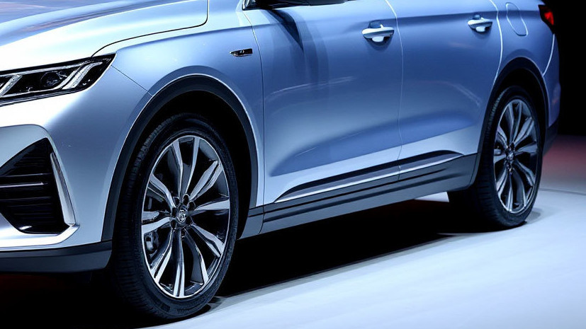 Автоэксперт Ладушкин: на продажи машин влияют не только цены