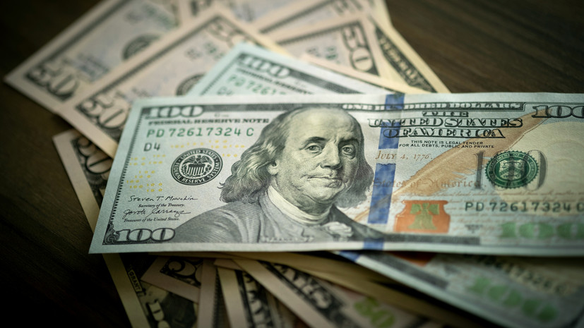 Аналитик Смирнов: курс доллара на следующей неделе составит 83—84 рубля