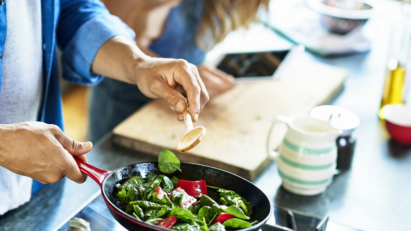Доцент Антипьев объяснил интерес молодых к рукоделию и готовке
