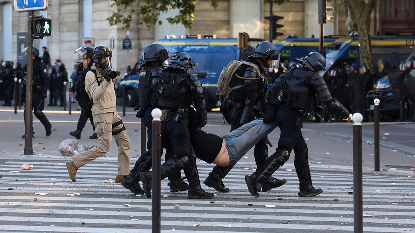 На акциях протеста во Франции задержали более 300 человек