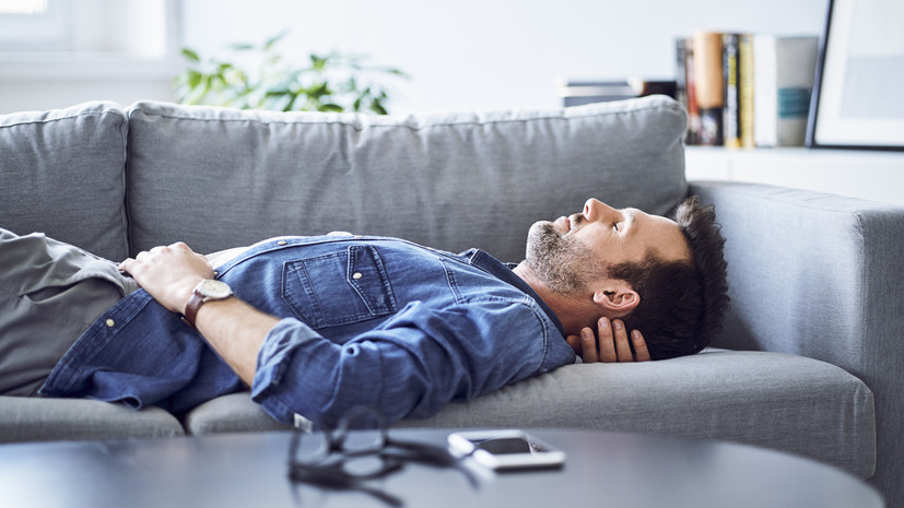 Сомнолог Колесниченко: короткий дневной сон повышает работоспособность