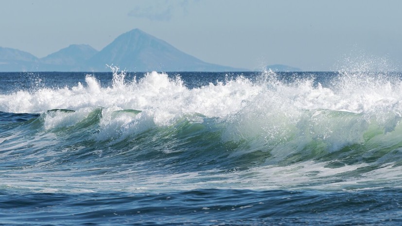 Волна около 30 см зашла в устья реки Налычево