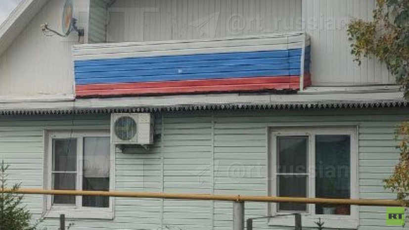 RT: в доме двоюродного дяди предателя Ступникова балкон выкрашен в триколор