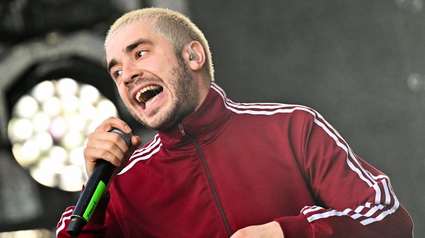 Известный рэпер Хаски посетил матч между «Сибирью» и «Амуром» в КХЛ