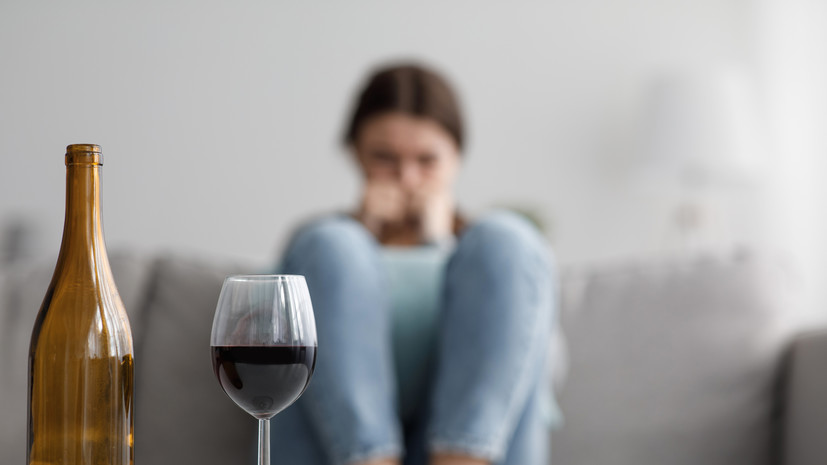 Россиян предупредили, чем опасно употребление алкоголя во время болезни