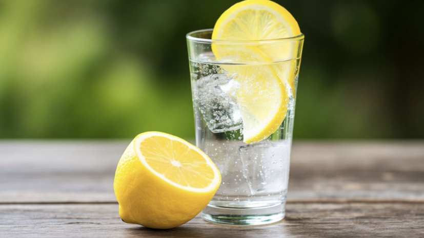 Стоматолог Книсс: вода с лимоном вредна для эмали зубов