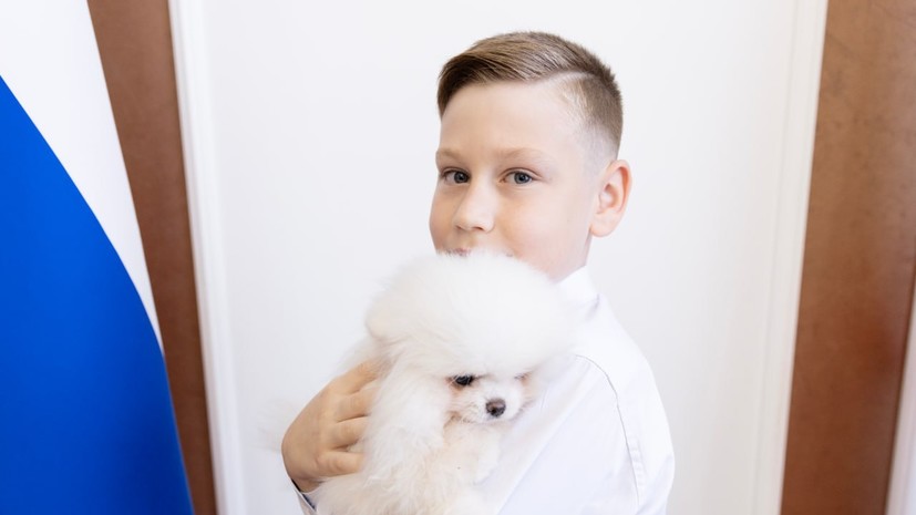 Путин подарил мальчику из Крыма собаку