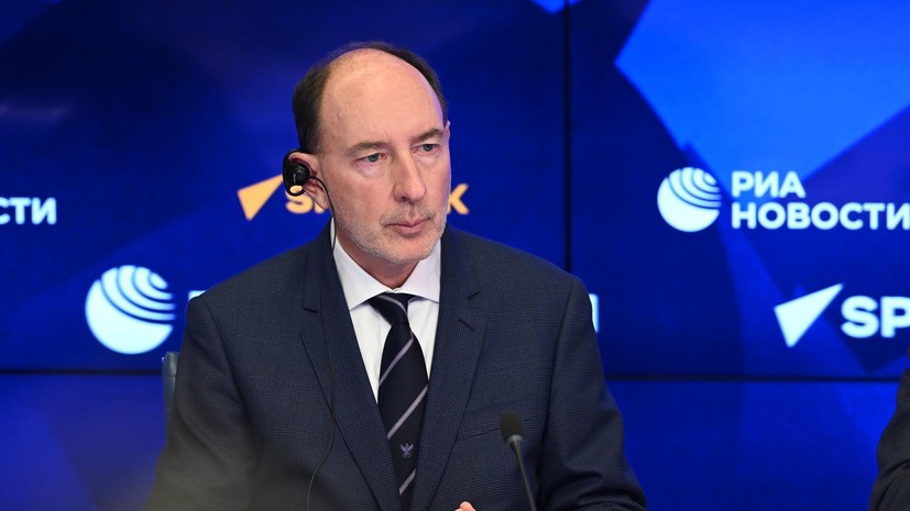 Украина ввела санкции против Пьера де Голля