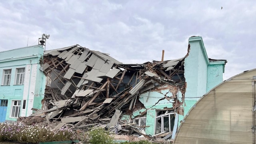 Здание школы частично обрушилось в Татарске Новосибирской области