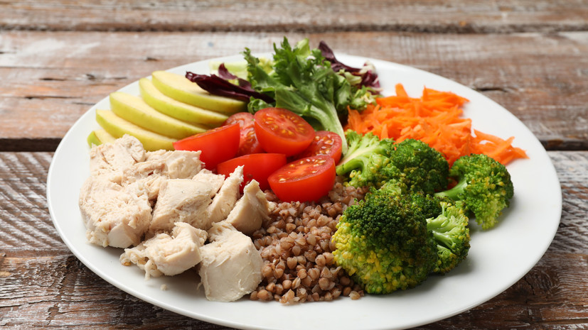 Диетолог Устинова назвала белок лучшим компонентом правильного ужина