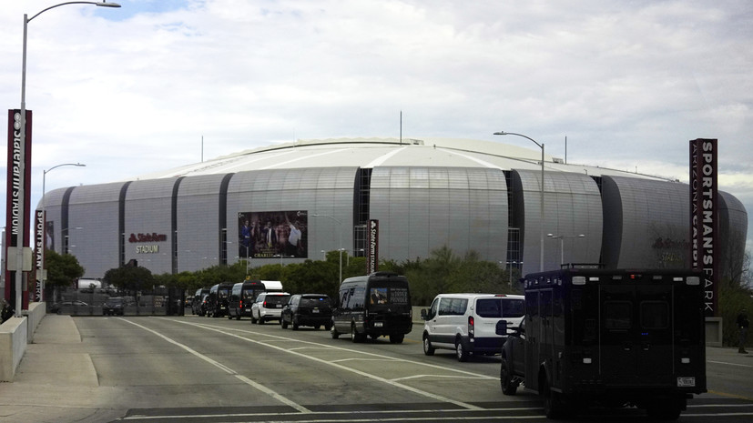 Кортеж Трампа прибыл к стадиону, где проходит церемония прощания с Чарли Кирком