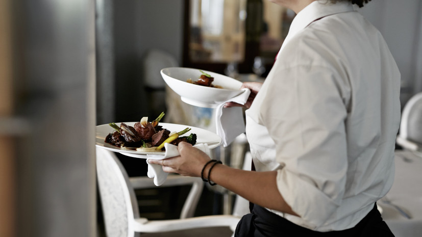 В России зарплаты в сфере общепита выросли на 15% летом