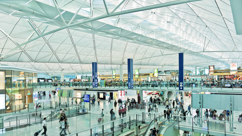 Аэропорт Гонконга приостановит все рейсы из-за супертайфуна