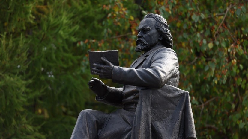 В Челябинске открыли памятник адвокату Фёдору Плевако