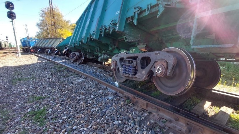 В Калужской области с рельсов сошли три грузовых вагона