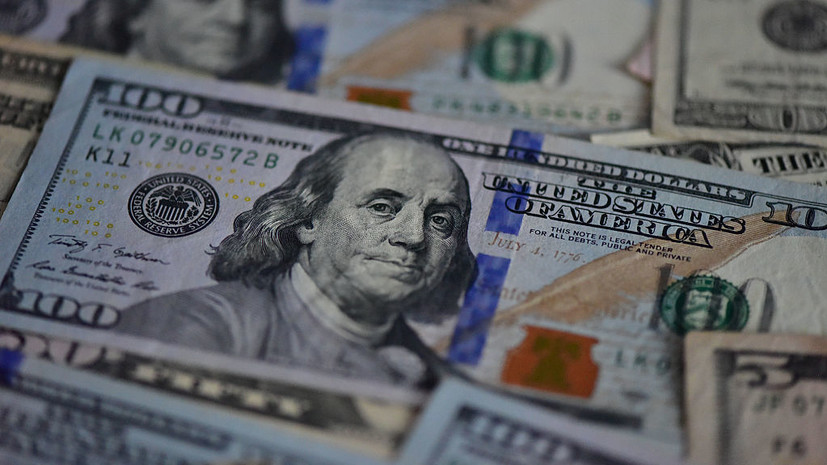 Специалист Соболев: доллар продолжит находиться в диапазоне 80—86 рублей