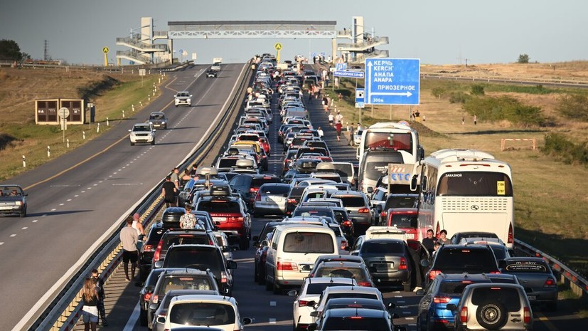 Движение транспорта по Крымскому мосту временно приостановлено