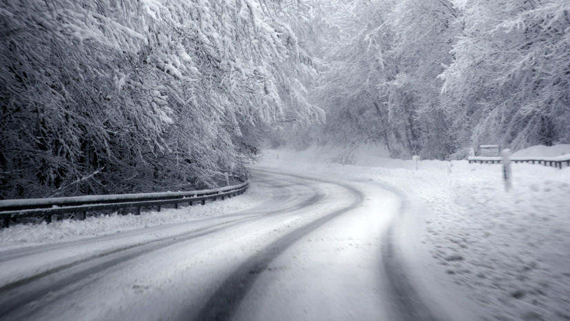 В Магаданской области из-за снегопада закрыли трассу Герба — Омсукчан