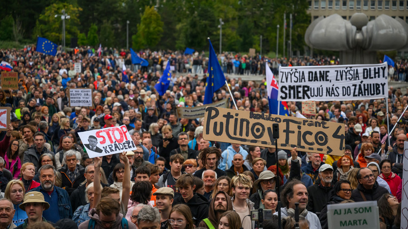 В Братиславе около 10 тысяч человек приняли участие в акции протеста