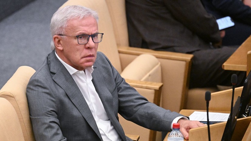 Фетисов примет участие в театральной постановке Барщевского «Неформат»