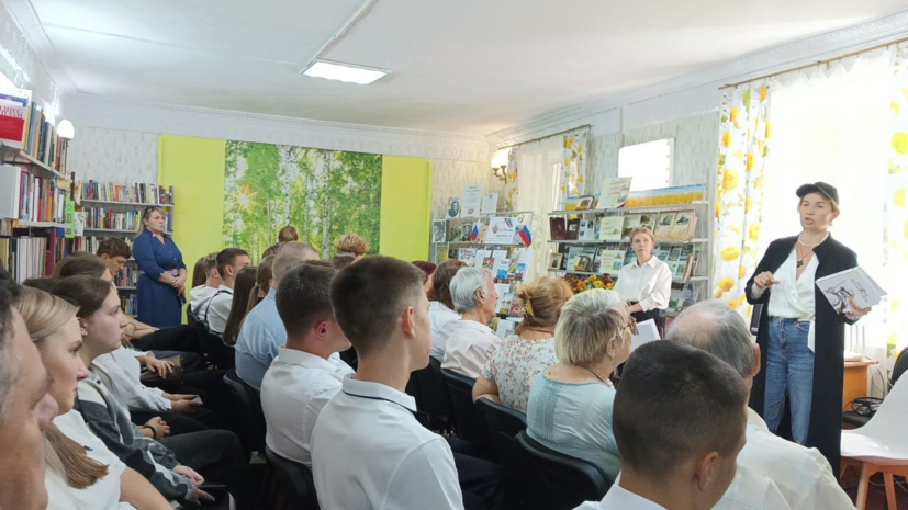 Сборники военной лирики от RT представили в ЛНР