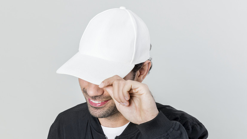 Стилист Карстен: в моду возвращаются кепки и кожаные береты