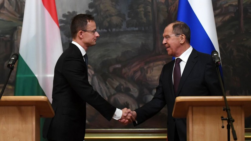 Лавров проводит встречу с главой МИД Венгрии Сийярто