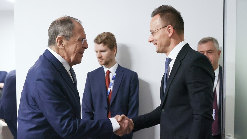 Лавров и Сийярто обменялись мнениями по ситуации на Украине