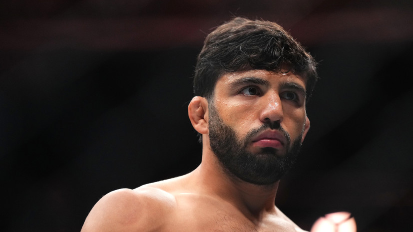 Боец UFC Царукян ударил ногой футболиста «Краснодара» Сперцяна