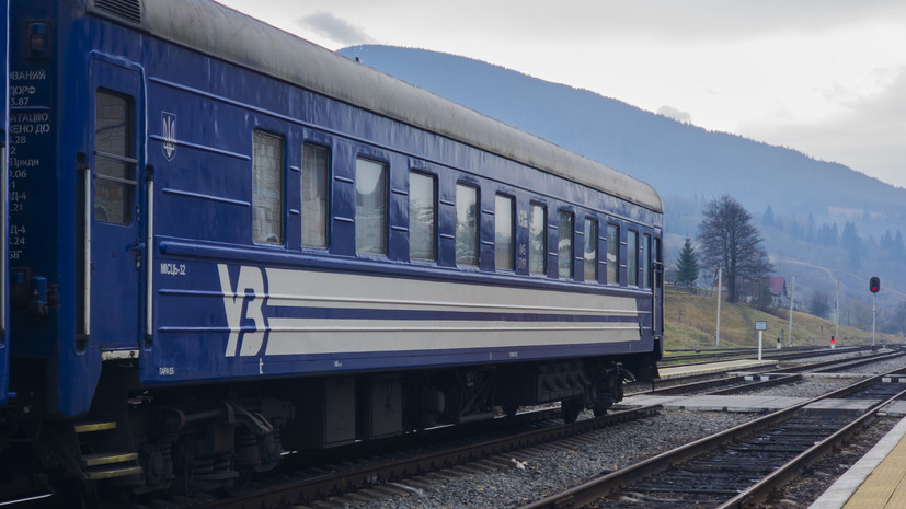 «Укрзалізниця» стала защищать локомотивы сетками от дронов