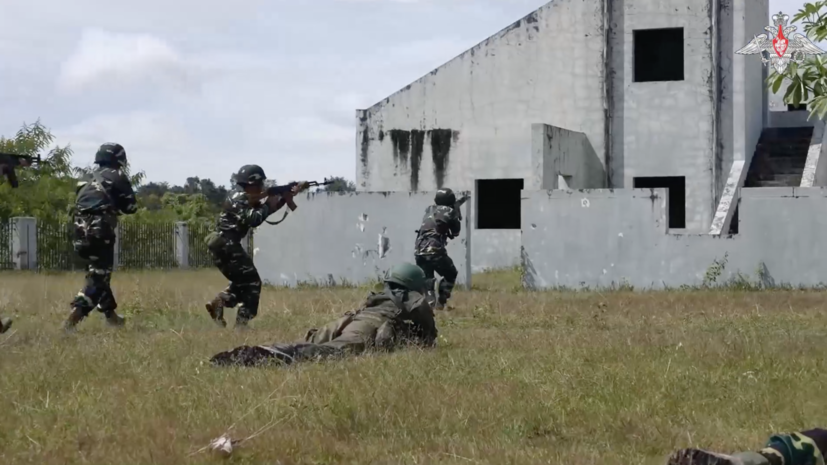 Россия и Лаос отработали совместное десантирование в рамках учений «Ларос-2025»