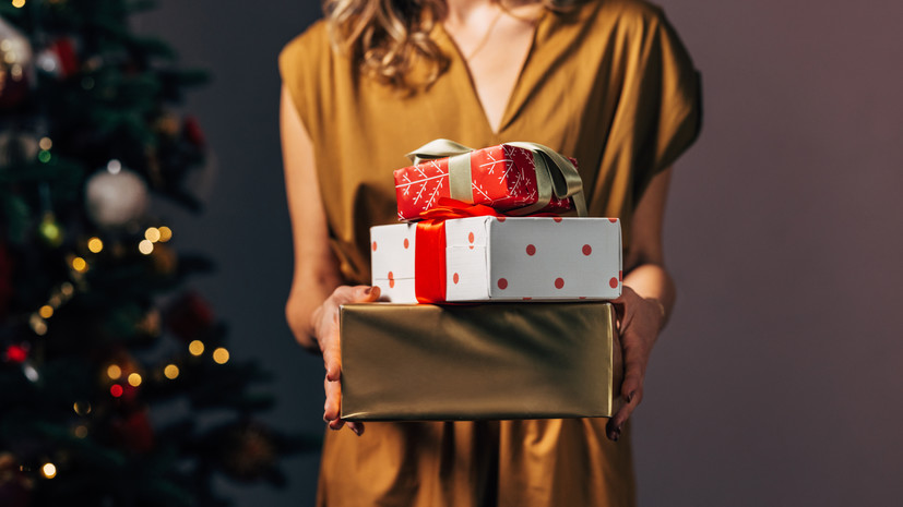 Экономист Беляев посоветовал покупать новогодние подарки уже сейчас