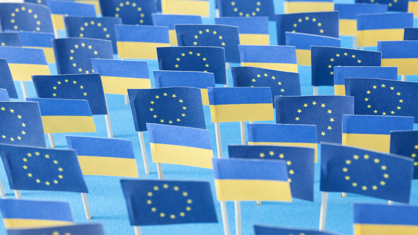 Politico: ЕС хочет одобрить кредиты Киеву за счёт активов России в обход Венгрии