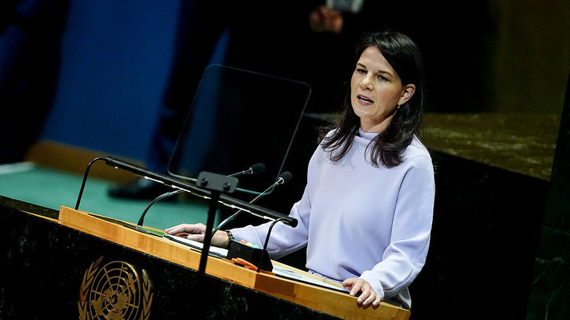 Офис Бербок открестился от проблем со звуком при представлении делегации России