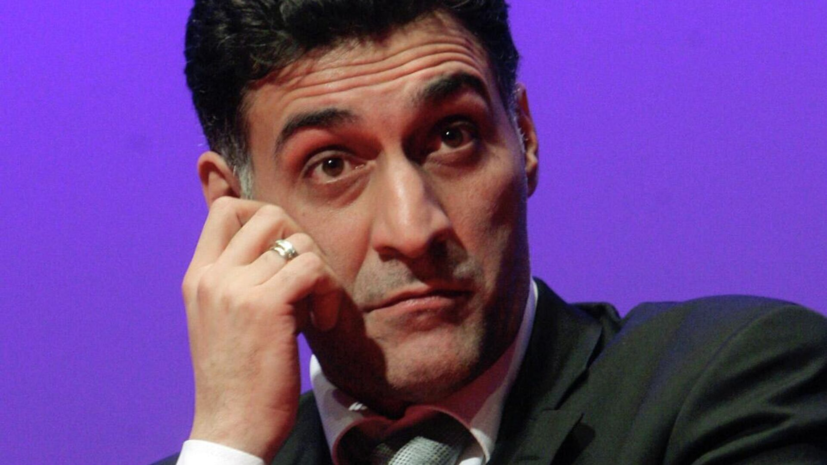 Десятки людей собрались у Армянской церкви в Москве, где прощаются с Кеосаяном