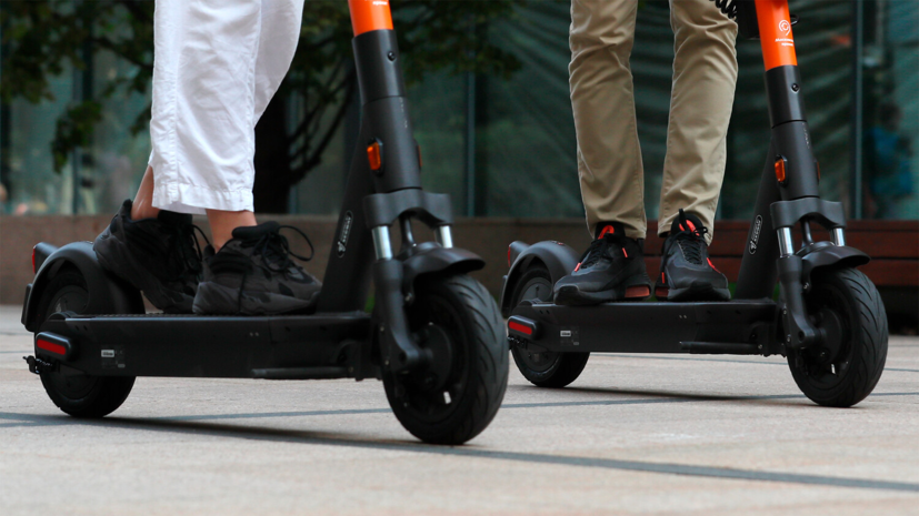 В Челябинске несовершеннолетний самокатчик сбил пожилого мужчину