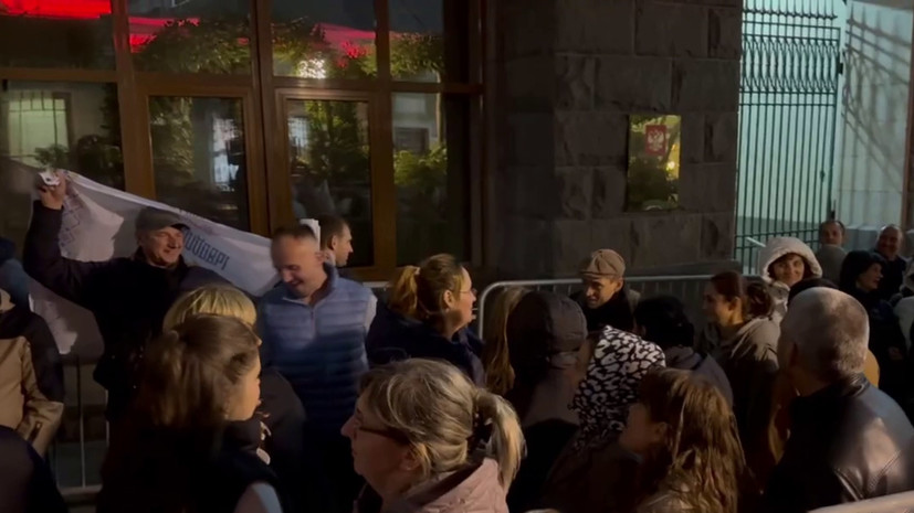 В Москве не успевшие проголосовать молдаване остаются у закрытых участков