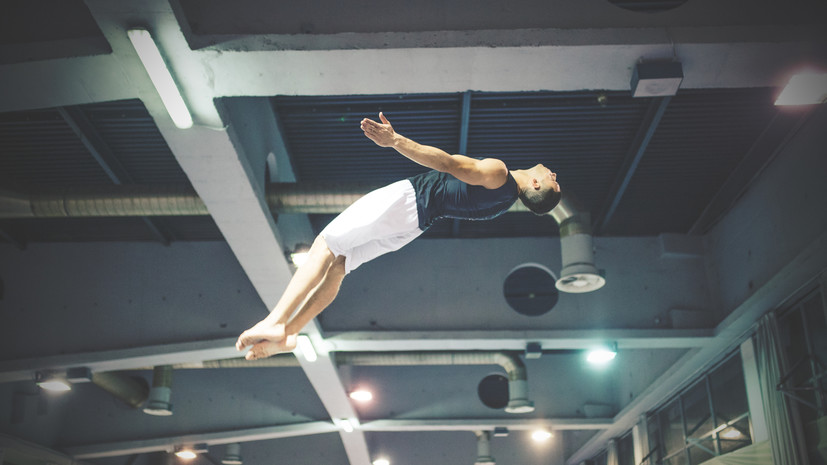 Батутист Нартов завоевал золото на этапе Кубка мира в Болгарии