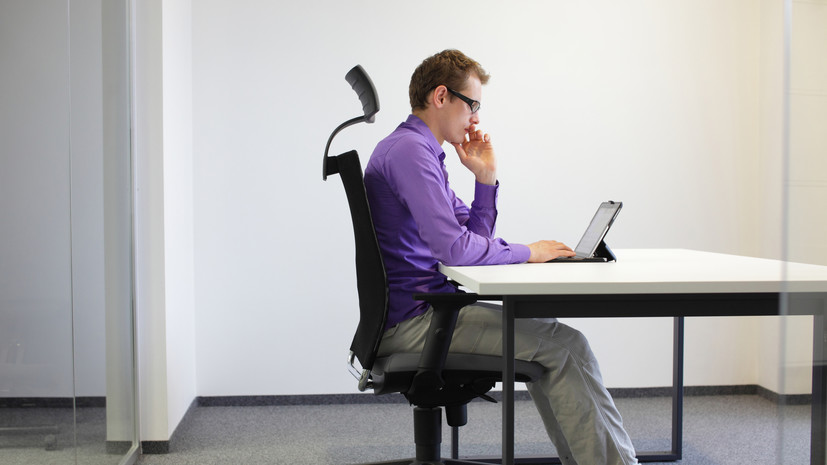 Врач: хорошо подобранное рабочее кресло поможет исключить проблемы со спиной