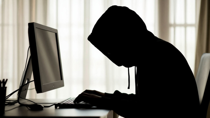 Специалист Буренкова: мошенники могут красть деньги через поддельные рабочие чаты