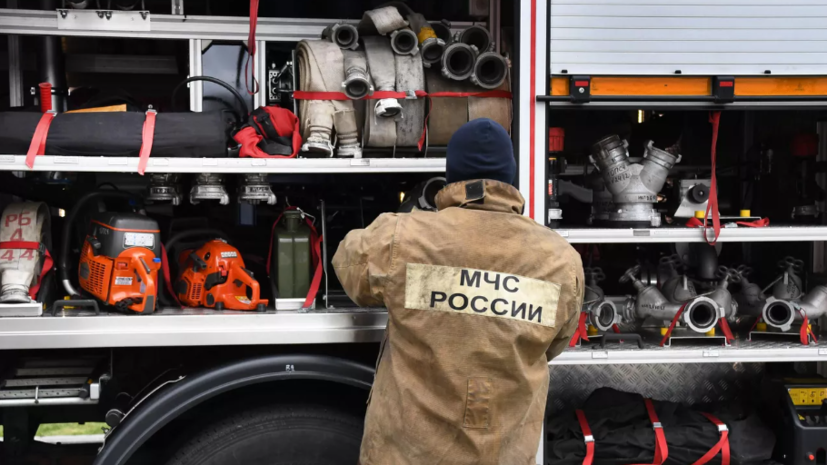 В ХМАО пожарные спасли двух детей из огня