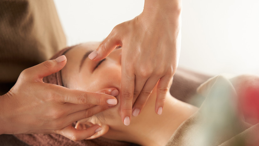 Косметолог Алифанова: массаж лица противопоказан при отёках