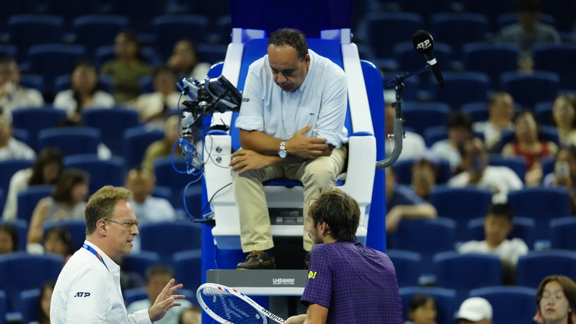 Появилось видео конфликта Медведева с судьёй на турнире ATP в Пекине