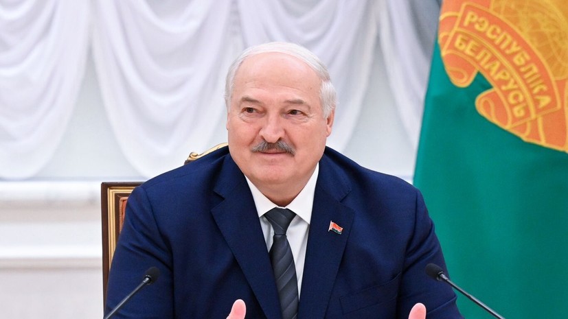 На столе у Лукашенко заметили модель ракетного комплекса «Орешник»