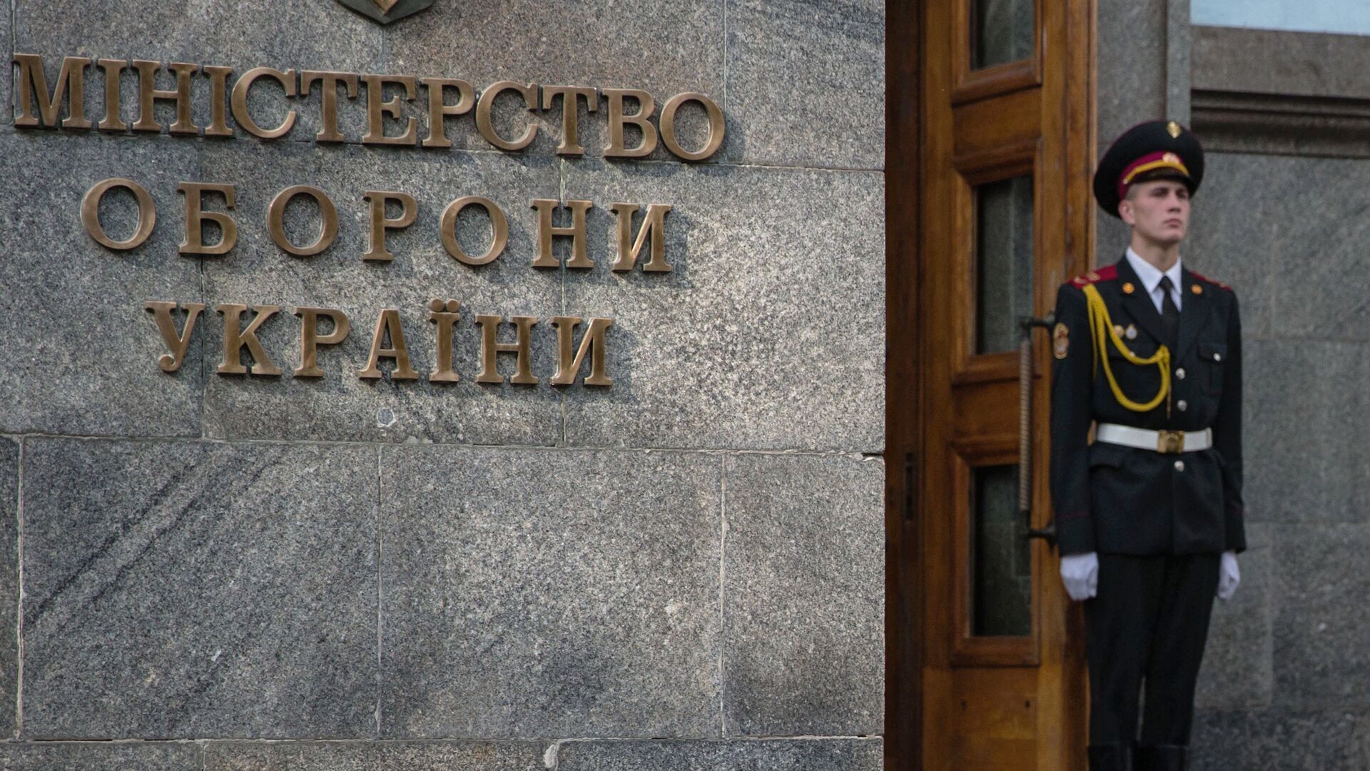 «В концлагере протесты невозможны»: как в Киеве планируют затягивать военное положение и мобилизацию