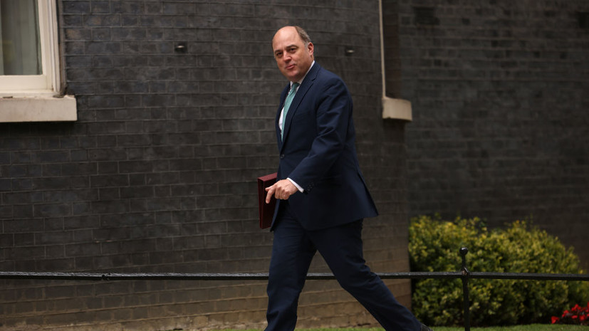 Песков назвал глупыми слова экс-министра обороны Британии Уоллеса о Крыме