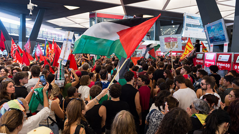 Fatto Quotidiano: участники шествия в поддержку Палестины заняли вокзал Неаполя