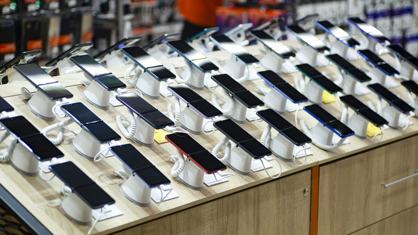 Продажи смартфонов в России в III квартале сократились до 20%