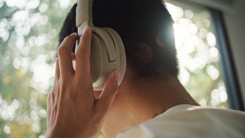 Врач Филёва предупредила об опасности наушников для здоровья
